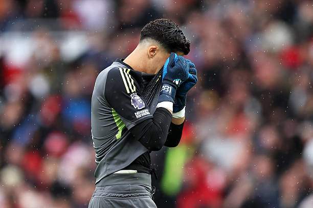 Bayindir đã mắc sai lầm dẫn tới bàn thua trước cả Arsenal & Burnley