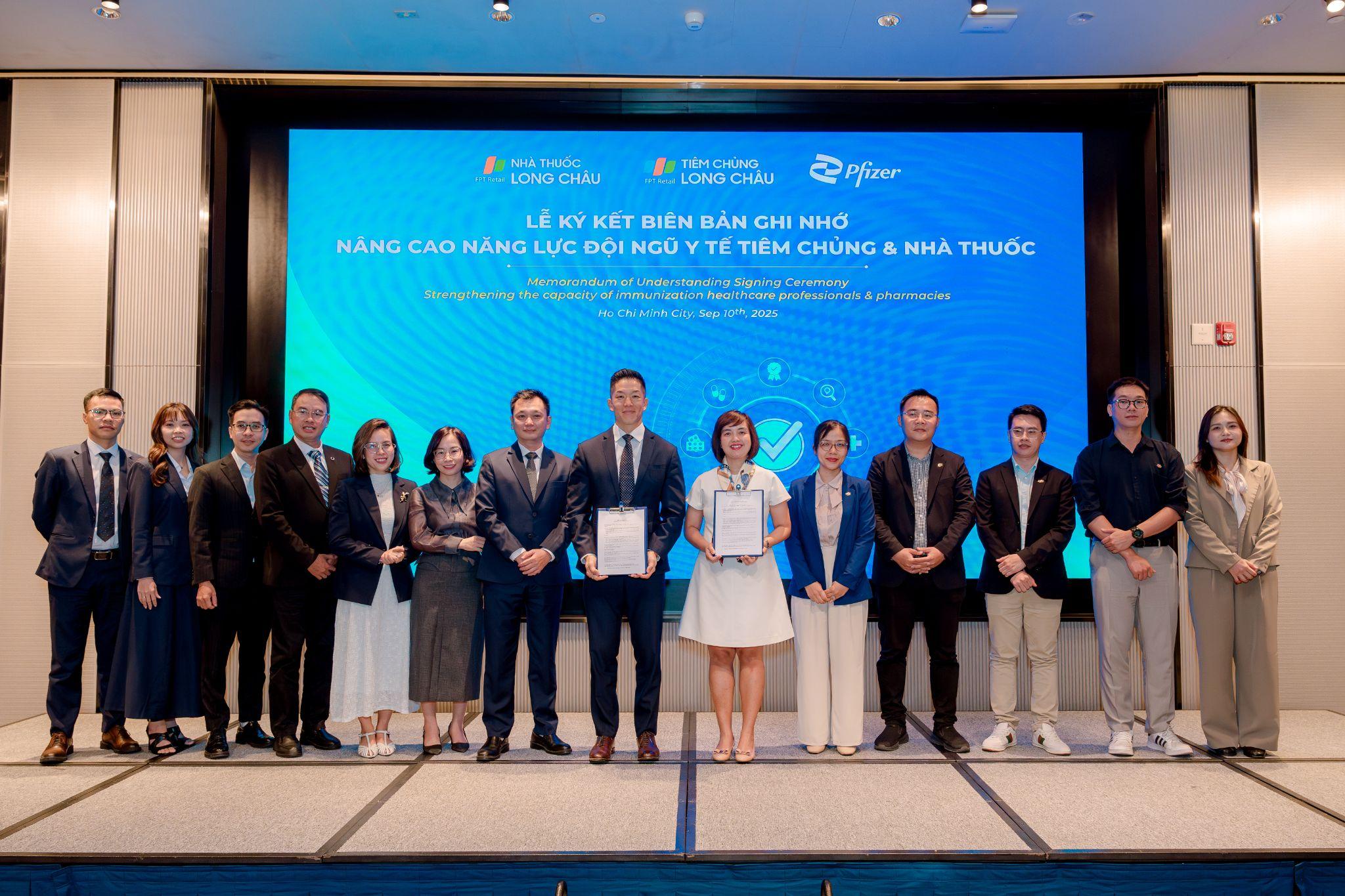 Hệ thống nhà thuốc và trung tâm tiêm chủng Long Châu đã ký kết biên bản ghi nhớ hợp tác cùng Pfizer Việt Nam.