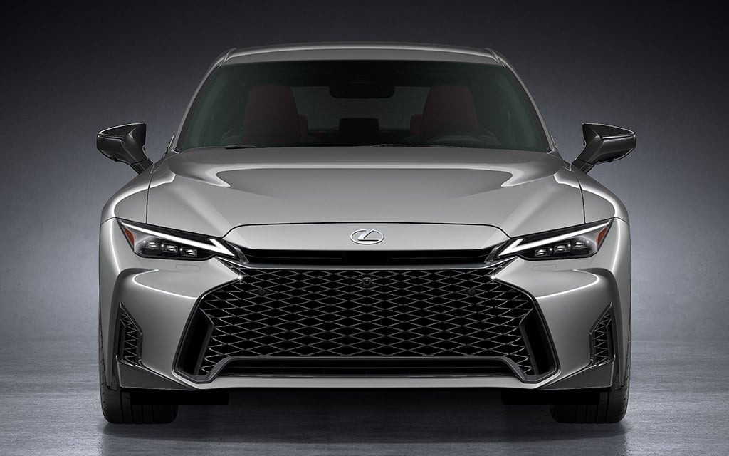 Lexus IS thế hệ mới lộ diện với thiết kế khác biệt - 1