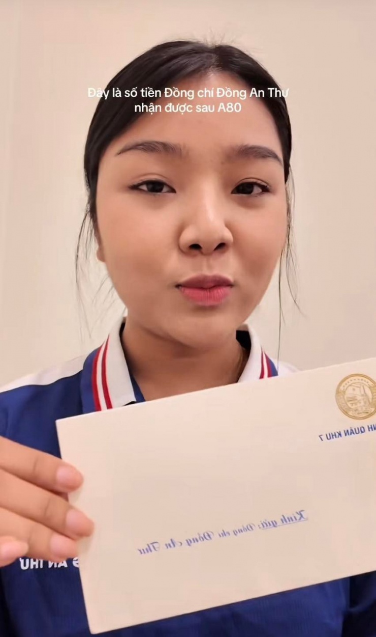 Mới đây, một đoạn video được đăng tải trên tài khoản Tiktok của đồng chí Đồng An Thư - tham gia khối Nữ du kích miền Nam trong lễ diễu binh kỷ niệm Quốc khánh 2/9 trở nên viral, thu hút sự quan tâm của netizen. (Ảnh: Tiktok An Thư Đồng)