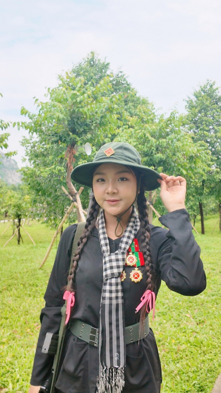Điểm giúp An Thư "nổi khắp cõi mạng" là những thành tích "càng khui" càng nể phục của cô. (Ảnh: Fb An Thư Đồng)