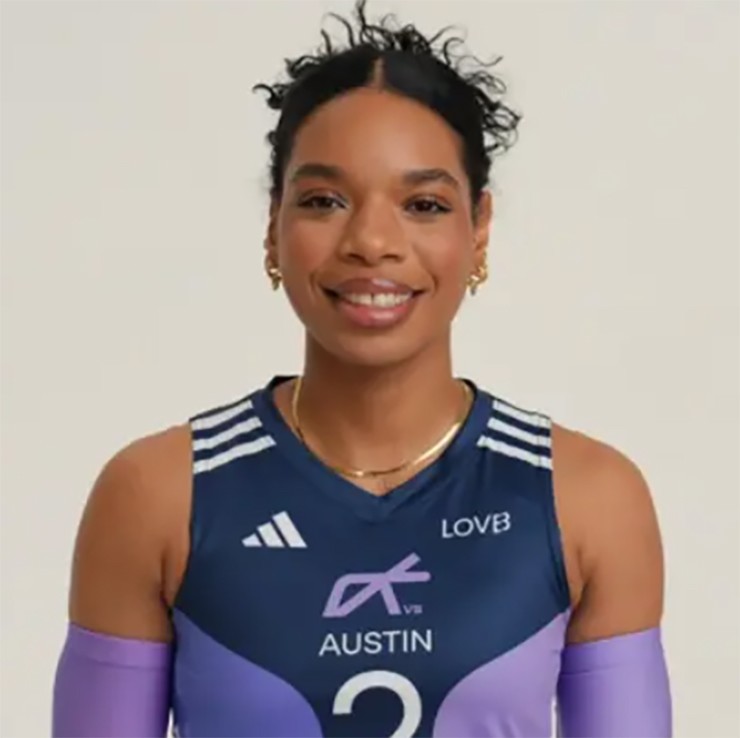 Leah Hardeman khoác áo XMLS Thanh Hóa