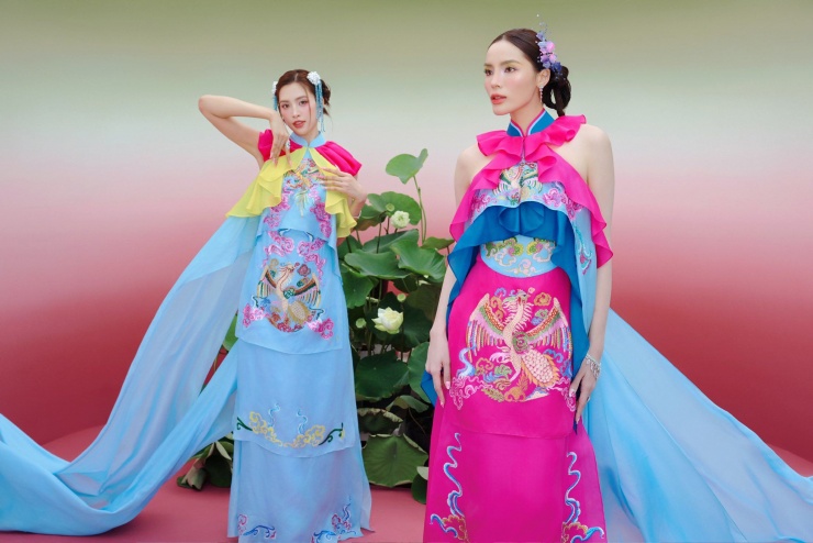 Đáng chú ý, bộ ảnh còn có sự xuất hiện của 2 Hoa hậu Việt Nam đình đám: Nguyễn Cao Kỳ Duyên và Huỳnh Thị Thanh Thủy. Bộ ảnh góp phần tôn vinh nét đẹp truyền thống của trang phục Việt Nam đồng thời mang đến làn gió hiện đại.