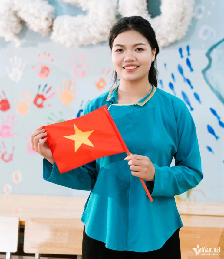 Nữ sinh Tráng Thị Hà (quê Lào Cai) đạt tổng điểm xét tuyển đại học tới 29,05 trở thành thủ khoa đầu vào ngành Giáo dục Quốc phòng - An ninh của Trường ĐH Sư phạm Hà Nội. Ảnh: NVCC