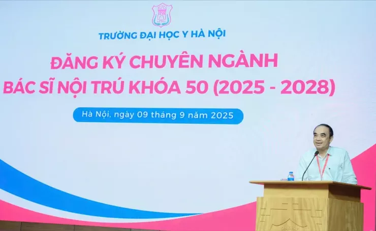 GS.TS Nguyễn Hữu Tú, Hiệu trưởng, Chủ tịch Hội đồng tuyển sinh sau đại học Trường Đại học Y Hà Nội. Ảnh: NTCC