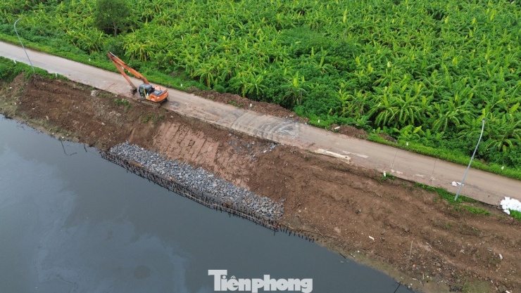 Tuyến đê ở Hà Nội sạt lở, nứt toác nhiều vị trí - 1