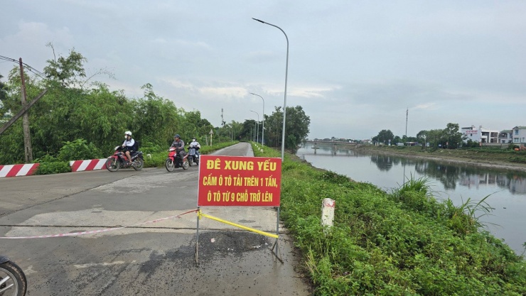 Tuyến đê ở Hà Nội sạt lở, nứt toác nhiều vị trí - 9
