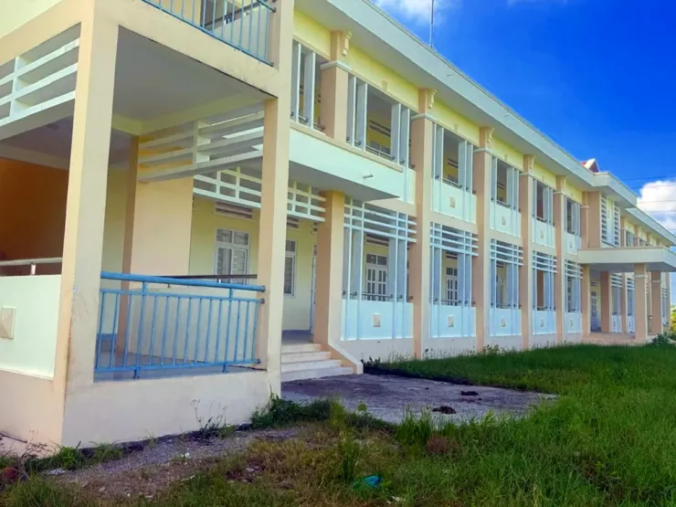Trường Tiểu học Hàm Kiệm 2 xây dựng xong bỏ hoang nhiều năm qua. Ảnh PN.