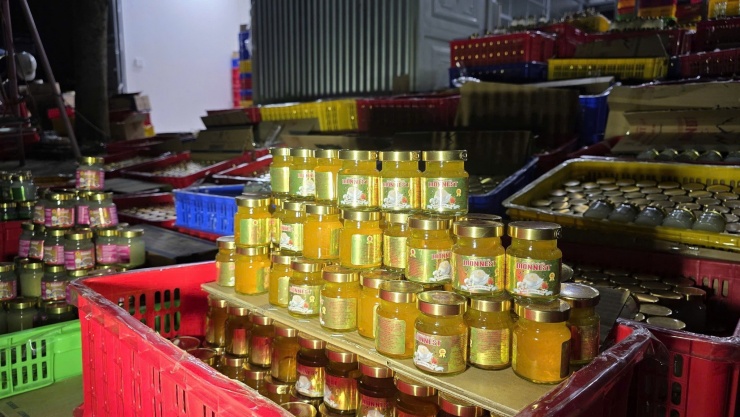 Cận cảnh quy mô gây choáng của "tổng kho" sản xuất nước yến giả tại Đà Nẵng - 3