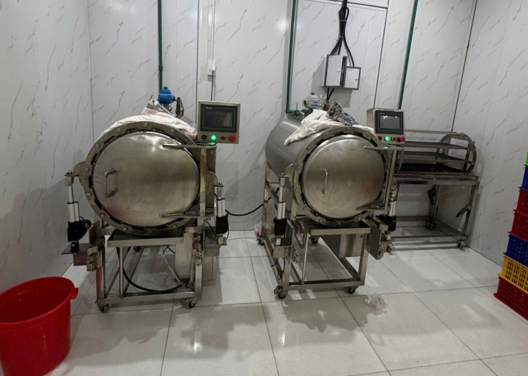 Cận cảnh quy mô gây choáng của "tổng kho" sản xuất nước yến giả tại Đà Nẵng - 6
