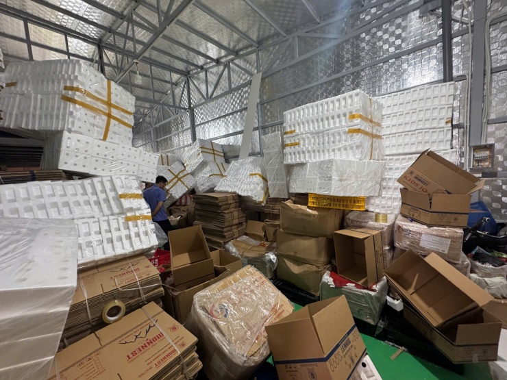 Cận cảnh quy mô gây choáng của "tổng kho" sản xuất nước yến giả tại Đà Nẵng - 8