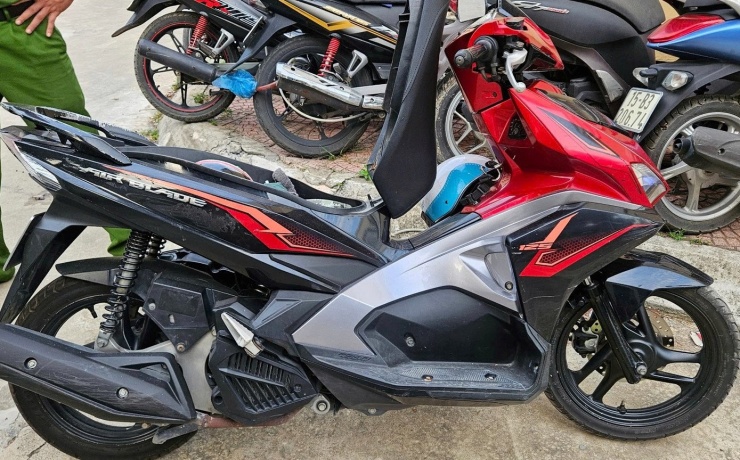 Tang vật cảnh sát thu giữ phục vụ điều tra.