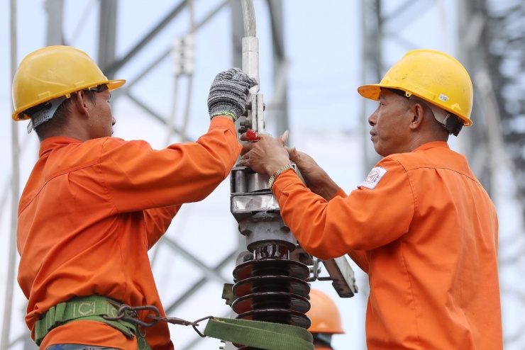 Muốn EVN không lỗ và có lãi để tái đầu tư, công thức phải rõ ràng: tính đúng – tính đủ – điều chỉnh kịp thời – phân bổ công bằng. Ảnh: Hoàng Giám