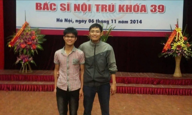 Ngày khai giảng của bác sĩ nội trú khóa 39, anh Chương vẫn có mái tóc đen.