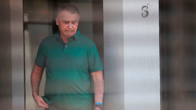 Ông Bolsonaro hiện bị quản thúc tại gia ở Brasilia. Ảnh: AP