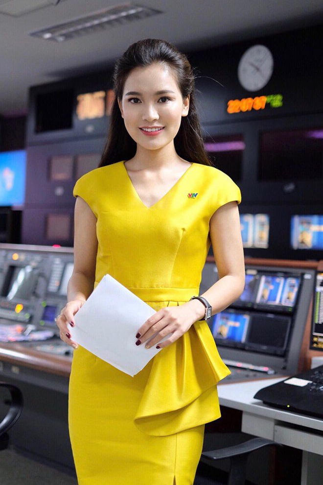 Gia nhập VTV từ năm 2014 sau khi tốt nghiệp, Linh Thủy đã từ chối cơ hội học bổng du học để theo đuổi đam mê báo chí. Cô trúng tuyển vào Ban Thời sự qua đợt tuyển dụng chính thức của nhà đài, bắt đầu hành trình sự nghiệp truyền hình.