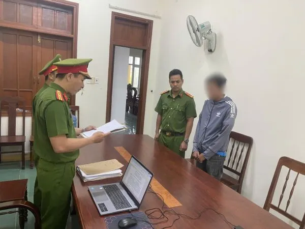 ĐHNQ và NVT tại cơ quan Công an.