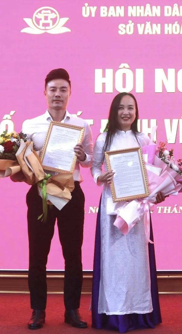 NSND Thu Huyền - Giám đốc Nhà hát Chèo Hà Nội và NSƯT Quốc Phòng - Phó Giám đốc Nhà hát.