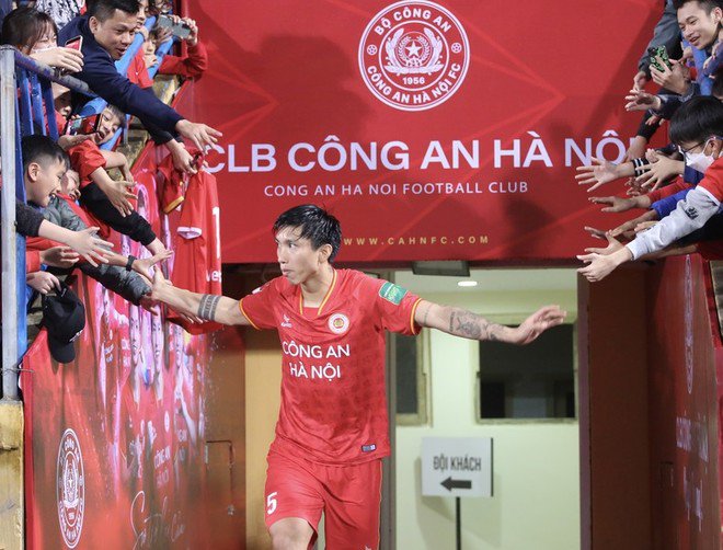 Giám đốc thương mại Jun Togari được kỳ vọng sẽ giúp CLB Công an Hà Nội tăng doanh thu, phát triển cộng đồng cổ động viên, hoạt động theo hướng chuyên nghiệp và bền vững