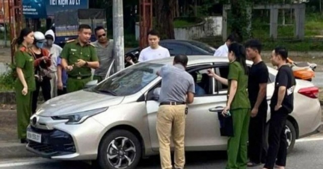 Tạm giữ hình sự lái xe "chặt chém" 2,5 triệu đồ...