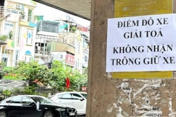 Tin tức trong ngày - Hà Nội: Bãi xe dưới gầm cầu Vĩnh Tuy treo biển 'giải tỏa', ngừng nhận khách