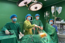 An ninh - Xã hội - Một học sinh lớp 7 bị đâm nguy kịch trong sân trường