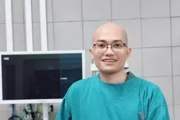 Bạn trẻ - Cuộc sống - Bác sĩ nội trú kể về thanh xuân đáng nhớ và mái tóc đặc biệt