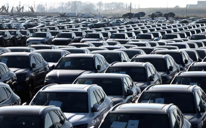 Những chiếc xe mới, trong đó có xe điện mới do Trung Quốc sản xuất của công ty BYD, được nhìn thấy đậu tại cảng Zeebrugge, Bỉ, ngày 24/10/2024. 
