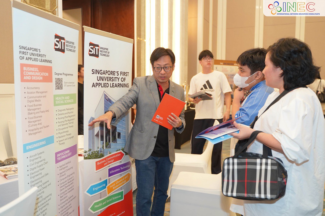 Học sinh nhận được lời khuyên cụ thể từ chuyên gia và đại diện trường, chuẩn bị hành trang vững chắc cho hành trình du học