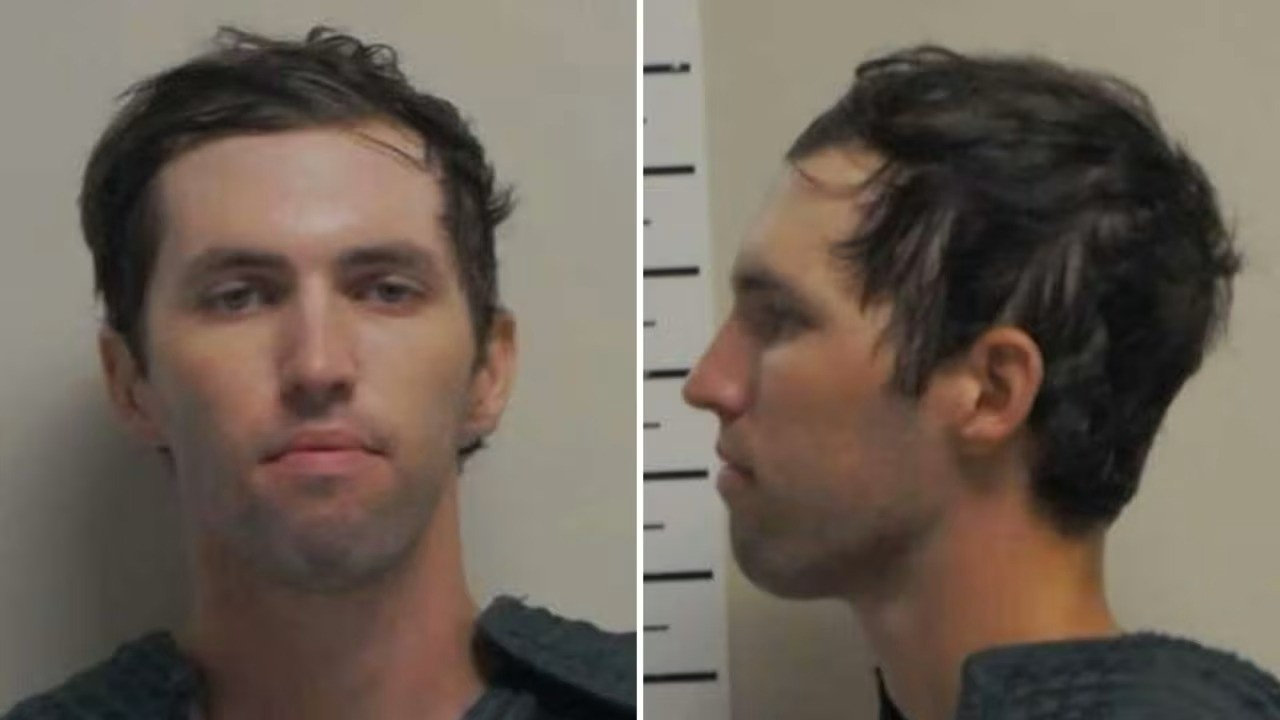 Tyler Robinson (nghi phạm ám sát Charlie Kirk) được chụp ảnh tại cơ quan điều tra (ảnh: CNN)