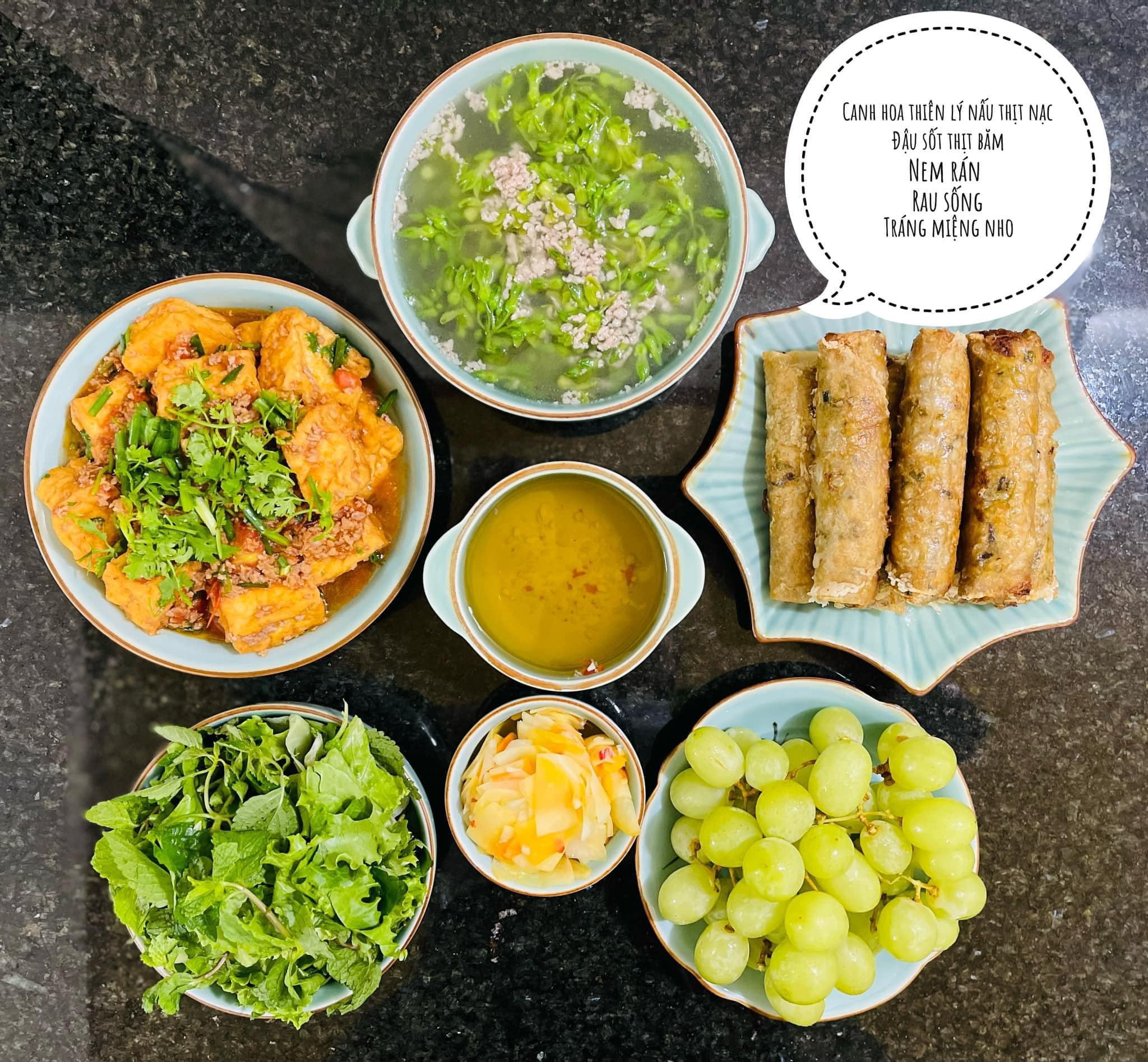 Đậu sốt - Nem rán - Canh thiên lý nấu thịt băm