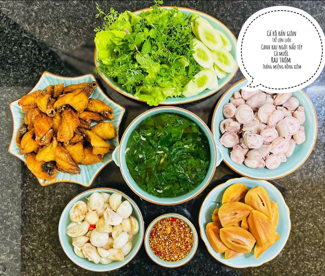 Cá rô rán giòn - Canh rau ngót nấu tép - Tràng lợn luộc
