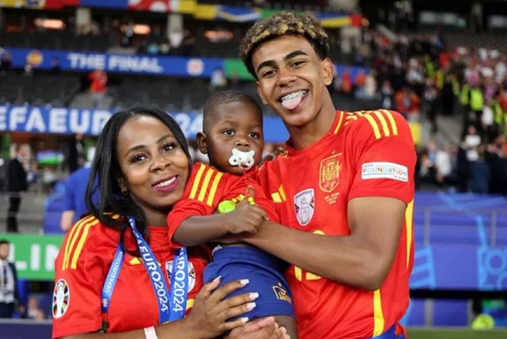 Yamal từng không nghe lời mẹ