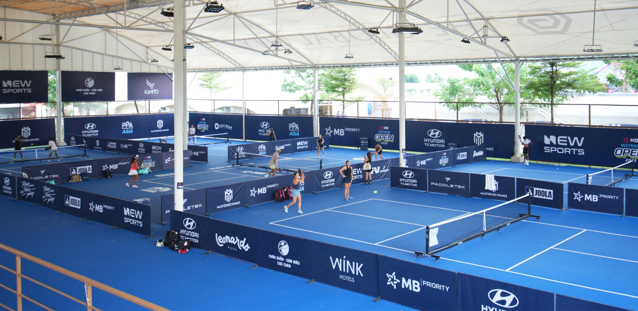 Cụm 5 sân, bao gồm sân Grand Court, được sử dụng cho cả các nội dung Pro và Amateur.