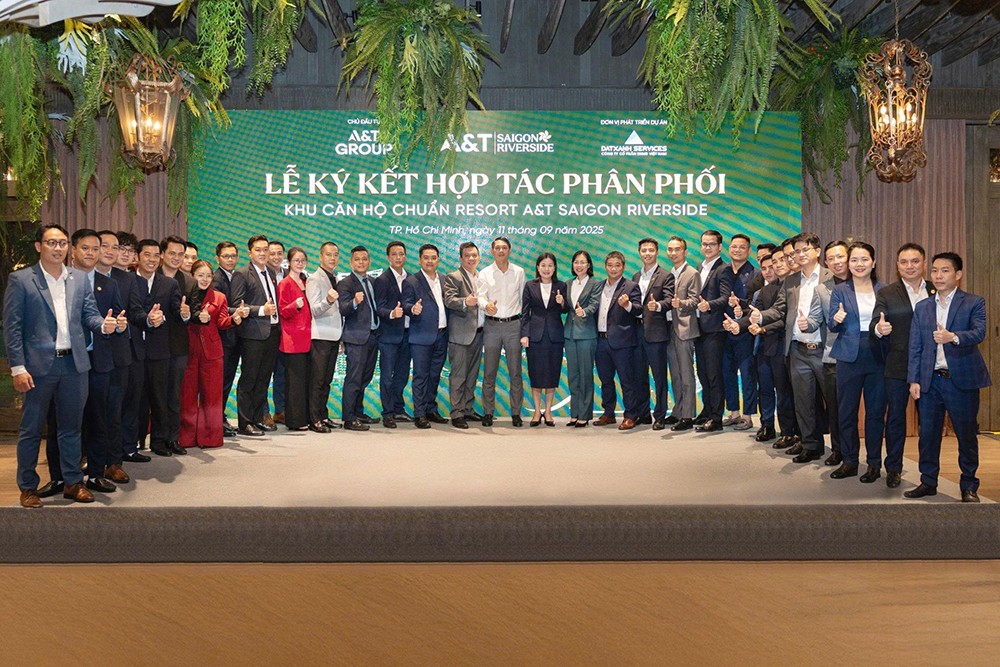 Đơn vị phát triển dự án DXMD Vietnam chính thức ký kết hợp tác với hơn 35 đối tác phân phối chiến lược dưới sự chứng kiến của Chủ đầu tư A&amp;T Group, Đơn vị phát triển dự án DXMD Vietnam cùng với các lãnh đạo cấp cao đến từ các đơn vị.