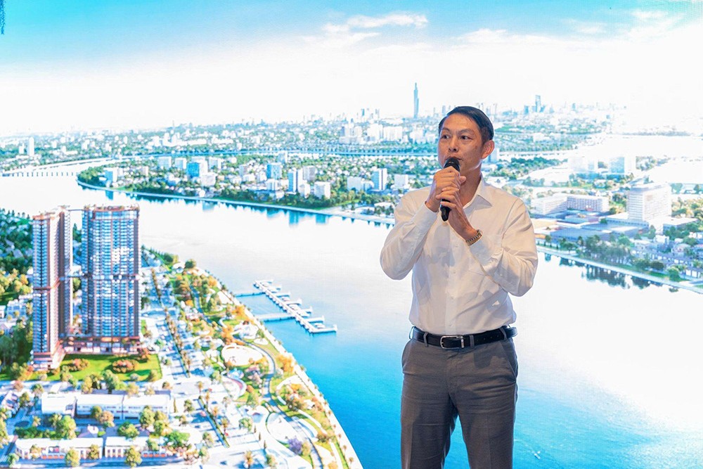 Ông Nghiêm Xuân Thủy - Phó Tổng Giám Đốc A&amp;T Thuận An - Đại diện Chủ đầu tư giải đáp về chất lượng bàn giao theo chuẩn resort của A&amp;T Saigon Riverside