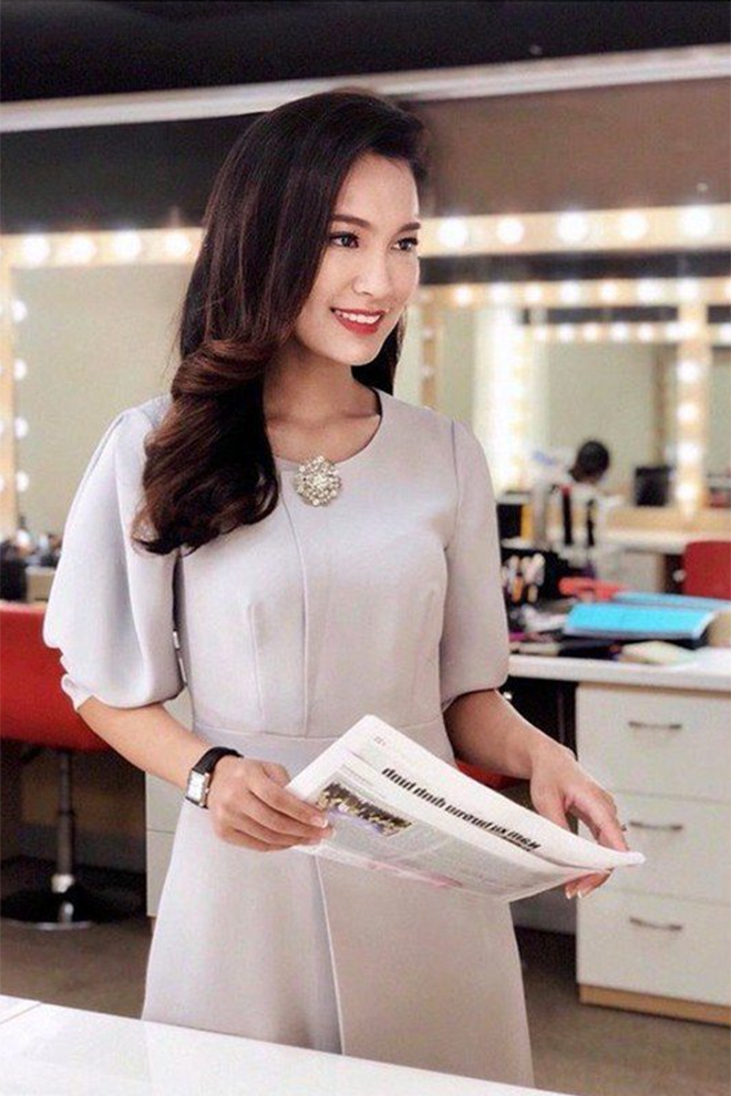 &nbsp;Khả năng chuyển đổi linh hoạt giữa nhiều style từ đơn giản, thanh lịch đến rực rỡ, từ nữ tính đến hiện đại chính là điểm ấn tượng nhất trong gu thời trang của Linh Thuỷ.