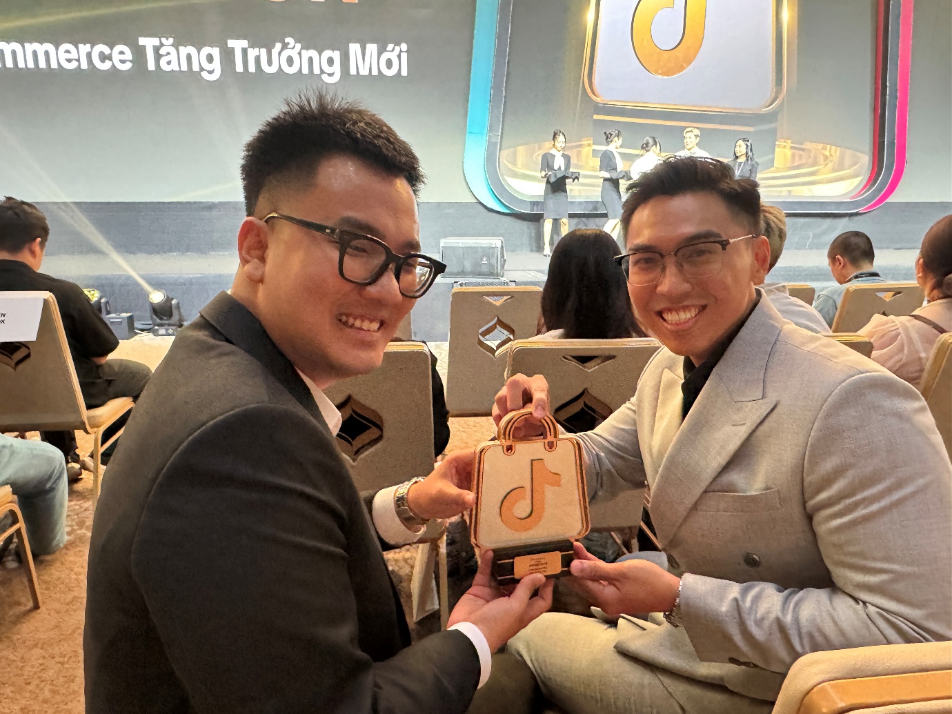 Lemon Digital của CEO Tô Tuấn Tài nhận giải thưởng TikTok Shop Partner Of The Year tại sự kiện SUMMIT2025 của Tiktok