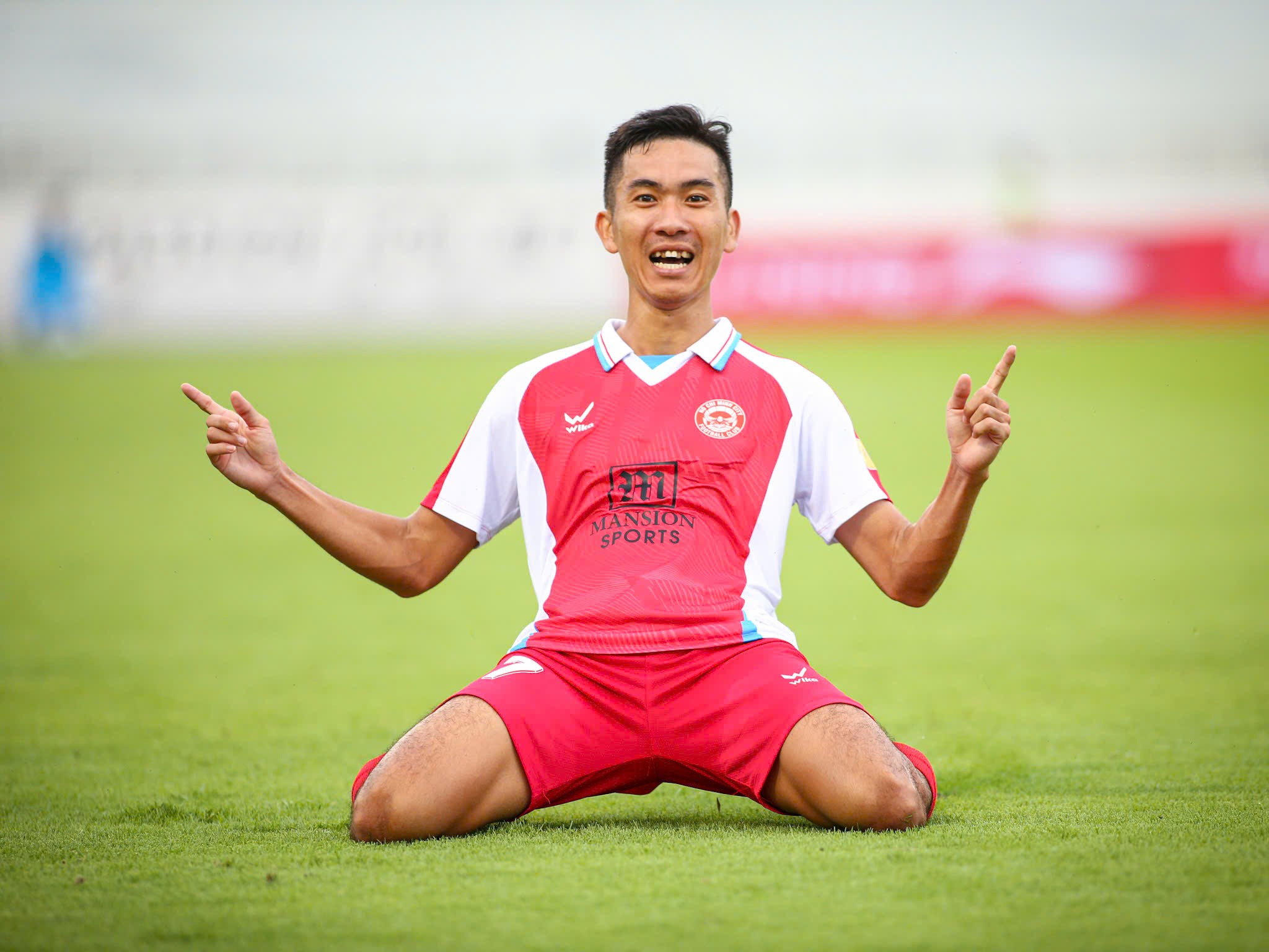 Hải Quân tạt bóng thành bàn thắng giúp TP.HCM vượt lên dẫn trước