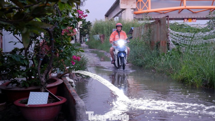Vật vã &#39;be bờ, tát nước&#39; bên cạnh dự án chống ngập 10.000 tỷ - 8