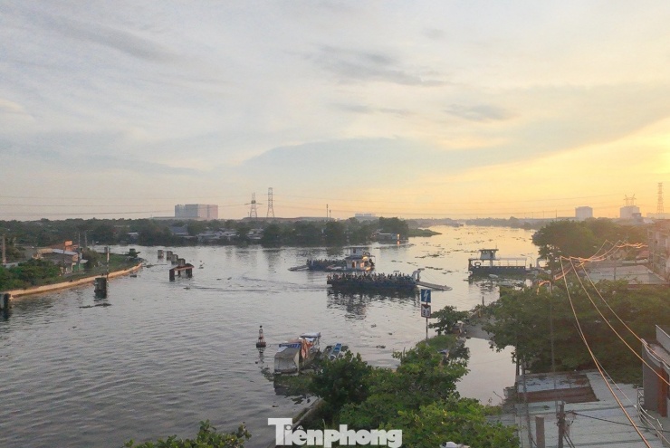 Vật vã &#39;be bờ, tát nước&#39; bên cạnh dự án chống ngập 10.000 tỷ - 12