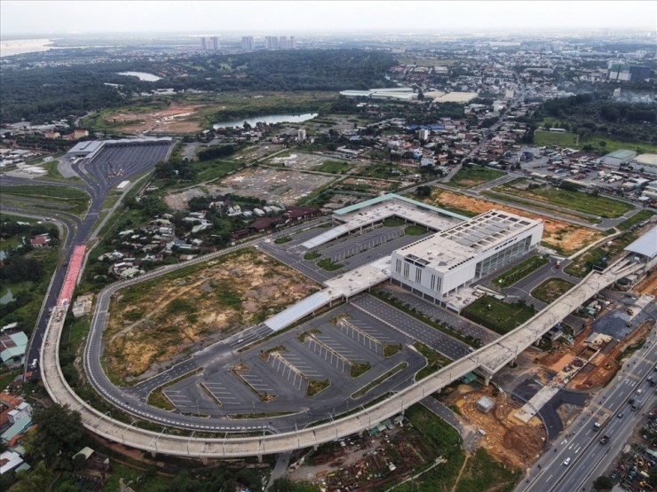 Bến xe Miền Đông mới nằm cạnh tuyến metro Bến Thành - Suối Tiên. Ảnh: A.X