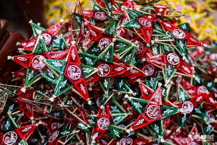 Cảnh khác lạ ở làng làm đèn ông sao nổi tiếng ở Ninh Bình - 3