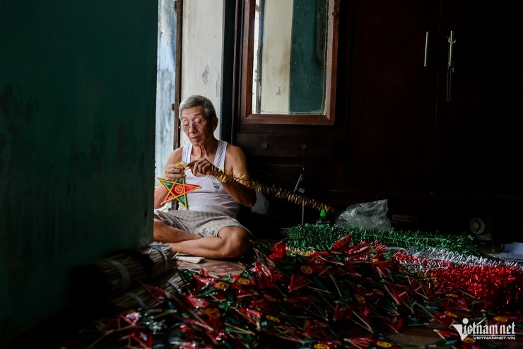 Cảnh khác lạ ở làng làm đèn ông sao nổi tiếng ở Ninh Bình - 7