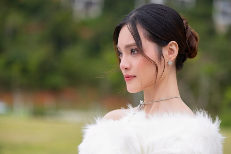 'Lần đầu gặp Sunny Đan Ngọc tôi đã bị hớp hồn bởi nét đẹp trong sáng, đáng yêu cùng sự thông minh, tinh tế của cô ấy. Tôi biết ngay rằng đây chính là người con gái mình tìm kiếm bấy lâu', Đoàn Minh Tài nói.