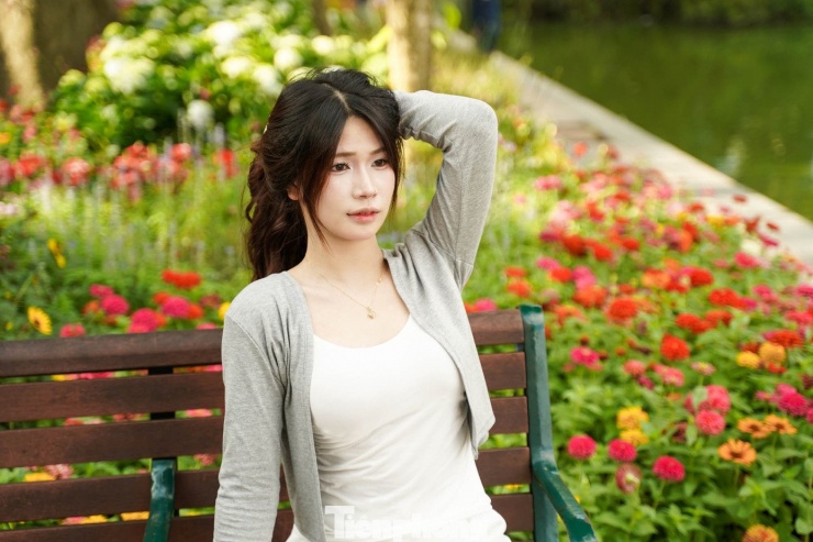 Hồ Gươm rực rỡ sắc hoa, khoảnh khắc đẹp như cổ tích giữa lòng Hà Nội - 3
