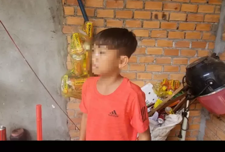 Cháu TCK kể lại việc cứu bạn. Ảnh: T.T