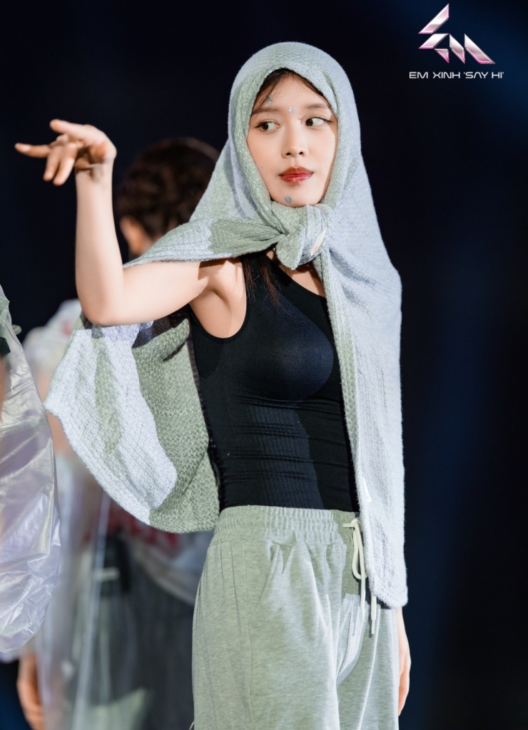 Han Sara tại buổi tập luyện.