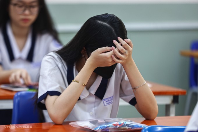Thí sinh dự thi tốt nghiệp THPT tại TP HCM, tháng 6. Ảnh: Quỳnh Trần