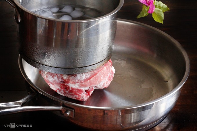 Kỹ thuật rã đông "nước đá ngược". Ảnh: Bùi Thủy